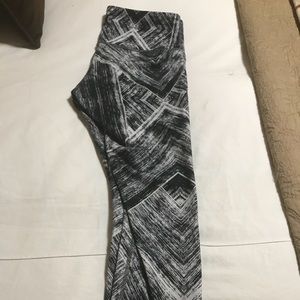 Lululemon 3/4 workout pants